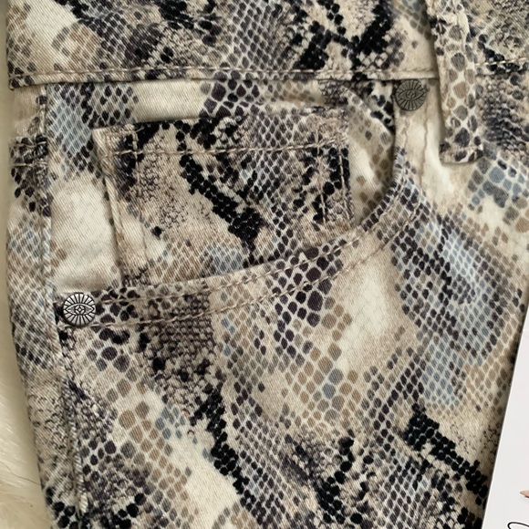 NWT Sofia Vergara Women’s snake skin print skinny jeans NWT SIZE 8 - Picture 7 of 7